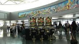 空港の中もカジノが…